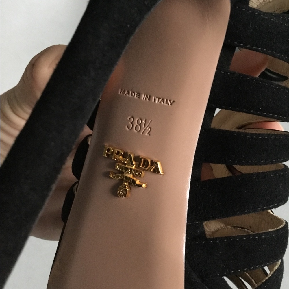 PRADA - Picture 16 of 16